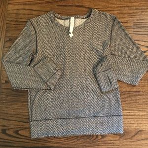 lululemon athletica Tops - Like New Lululemon Size 4 Long Sleeve lululemon athletica Tops - Like New Lululemon Size 4 Long Sleeve